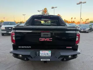 GMC Sierra 1500 2018 4x4 SLT 4p. Cabina de Tripulación 5.8 ft. CB