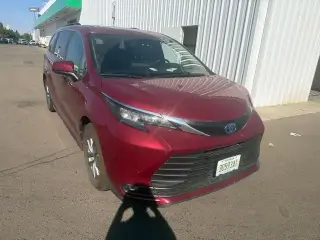 Toyota Sienna 2025 XLE 8-Pasajeros 4dr Mini-Van
