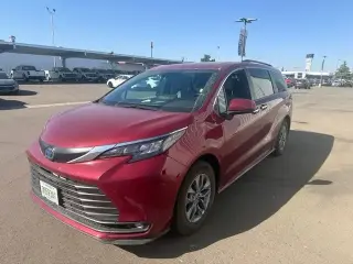 Toyota Sienna 2025 XLE 8-Pasajeros 4dr Mini-Van