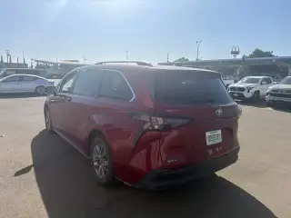 Toyota Sienna 2025 XLE 8-Pasajeros 4dr Mini-Van