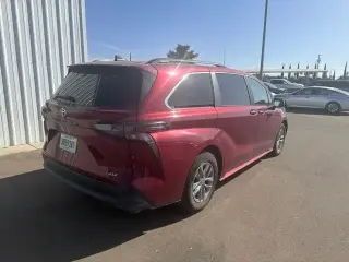 Toyota Sienna 2025 XLE 8-Pasajeros 4dr Mini-Van