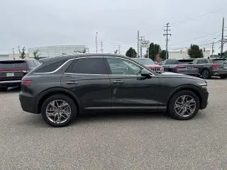 Genesis GV70 2025 AWD 2.5T Standard SUV de 4 puertas