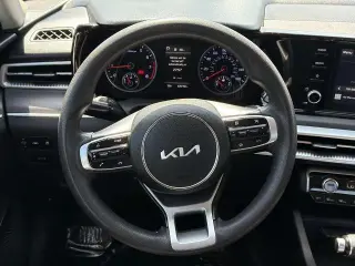 Sedán Kia K5 2022 LXS de 4 puertas