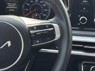 Sedán Kia K5 2022 LXS de 4 puertas