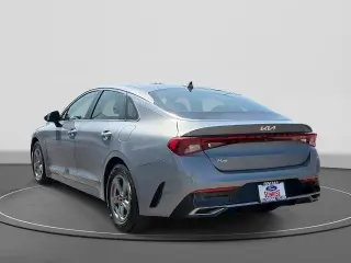 Sedán Kia K5 2022 LXS de 4 puertas