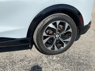 Ford Mustang Mach-E 2023 Premium SUV de 4 puertas