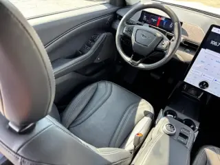 Ford Mustang Mach-E 2023 Premium SUV de 4 puertas