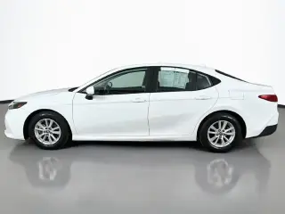 Toyota Camry 2025 Sedán de 4 puertas LE