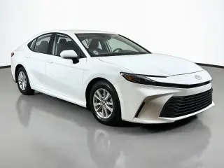 Toyota Camry 2025 Sedán de 4 puertas LE
