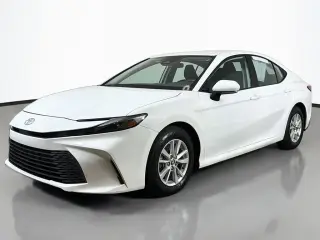 Toyota Camry 2025 Sedán de 4 puertas LE