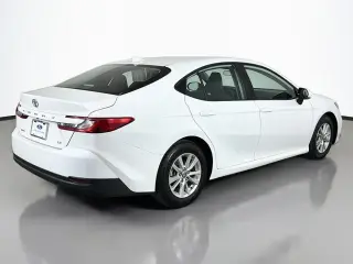 Toyota Camry 2025 Sedán de 4 puertas LE