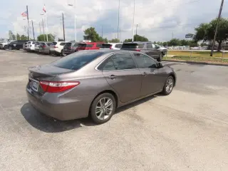 Toyota Camry 2016 SE sedán de 4 puertas