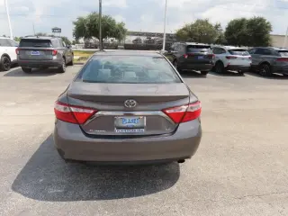 Toyota Camry 2016 SE sedán de 4 puertas