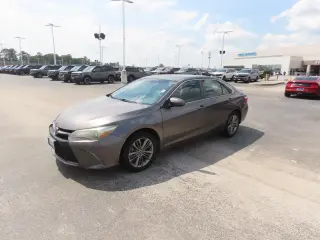 Toyota Camry 2016 SE sedán de 4 puertas