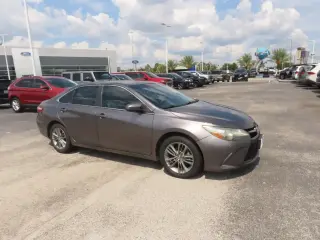 Toyota Camry 2016 SE sedán de 4 puertas