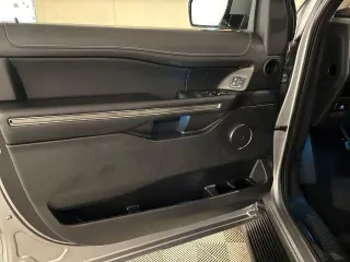 Ford Expedition 2024 4x2 XLT SUV de 4 puertas