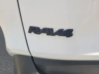 Toyota RAV4 Híbrido 2024 AWD XLE SUV de 4 puertas