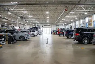 Genesis GV70 2023 Tracción Integral 2.5T Estándar 4 puertas SUV