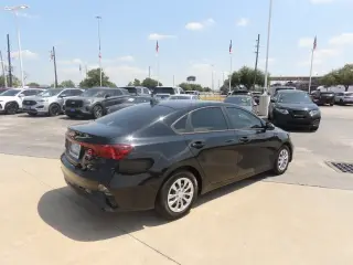 Kia Forte 2024 Sedán de 4 puertas LX