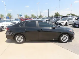 Kia Forte 2024 Sedán de 4 puertas LX