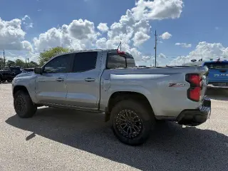 Chevrolet Colorado 2024 4x4 Z71 4 puertas Crew Cab batea de 5 pies