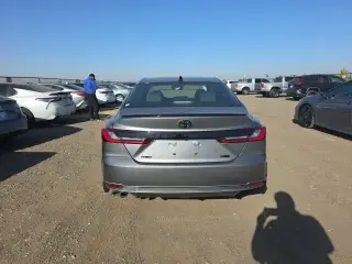 Sedán Toyota Camry 2026 XSE de 4 puertas