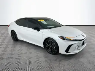 Toyota Camry 2025 SE Sedán de 4 puertas