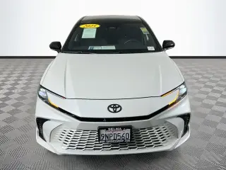 Toyota Camry 2025 SE Sedán de 4 puertas
