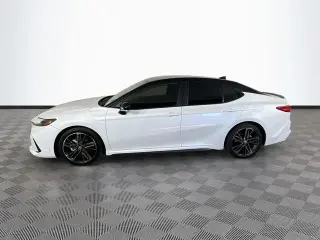 Toyota Camry 2025 SE Sedán de 4 puertas