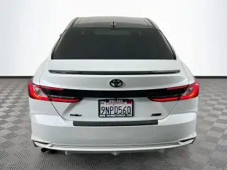 Toyota Camry 2025 SE Sedán de 4 puertas