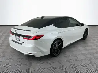 Toyota Camry 2025 SE Sedán de 4 puertas