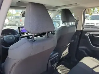 Toyota RAV4 2025 XLE SUV de 4 puertas