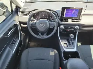 Toyota RAV4 2025 XLE SUV de 4 puertas