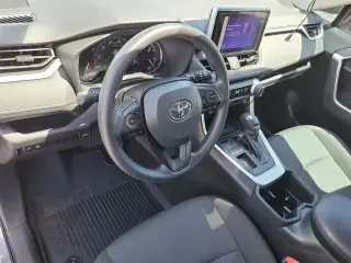 Toyota RAV4 2025 XLE SUV de 4 puertas