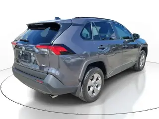 Toyota RAV4 2025 XLE SUV de 4 puertas