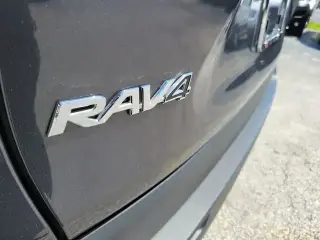 Toyota RAV4 2025 XLE SUV de 4 puertas