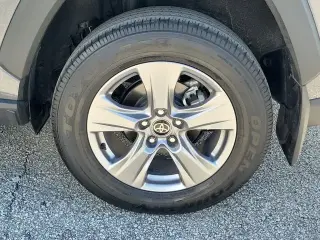 Toyota RAV4 2025 XLE SUV de 4 puertas