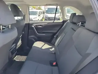 Toyota RAV4 2025 XLE SUV de 4 puertas