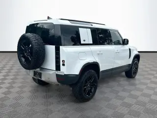 Land Rover Defender 2024 AWD 110 P300 S 4dr SUV