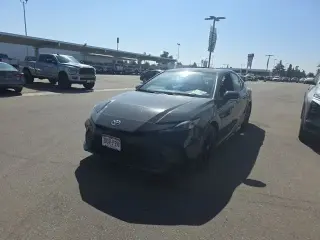 Toyota Camry 2025 SE Sedán de 4 puertas