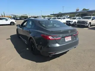 Toyota Camry 2025 SE Sedán de 4 puertas