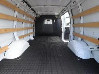 GMC Savana 2025 2500 3dr Cargo Van