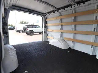 GMC Savana 2025 2500 3dr Cargo Van