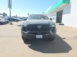 Toyota Tacoma 2024 4x4 SR5 4dr Double Cab 5.0 ft SB