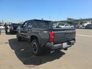 Toyota Tacoma 2024 4x4 SR5 4dr Double Cab 5.0 ft SB