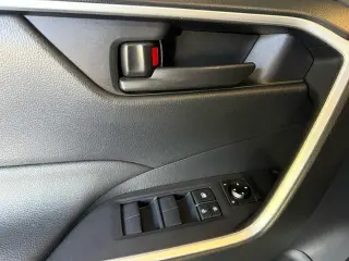 Toyota RAV4 2019 LE 4dr SUV