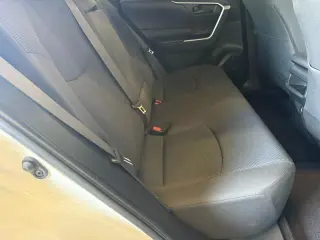 Toyota RAV4 2019 LE 4dr SUV