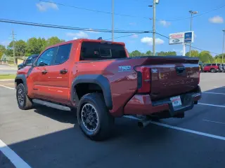 Toyota Tacoma 2025 4x4 SR5 4dr Double Cab 5.0 ft SB