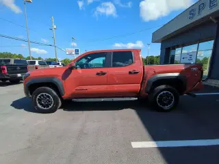 Toyota Tacoma 2025 4x4 SR5 4dr Double Cab 5.0 ft SB