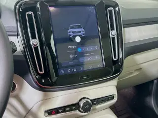 Volvo XC40 2026 AWD B5 Plus 4dr SUV